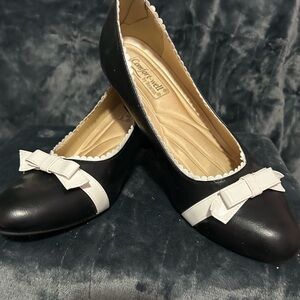 Beacon Black and White Bow Kitten Heels